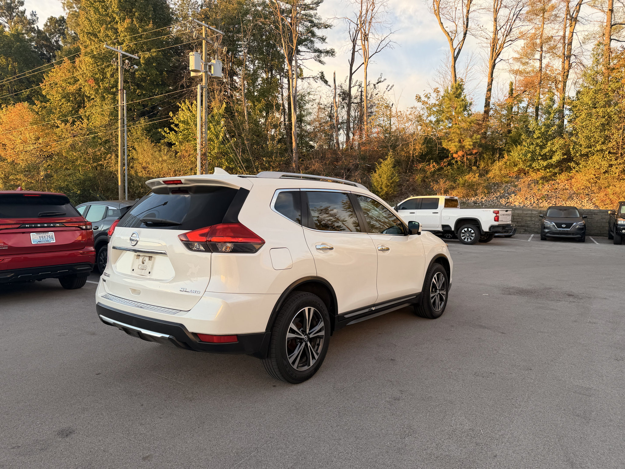 Used 2017 Nissan Rogue SL w/ SL Premium Package AWD/4WD image 4