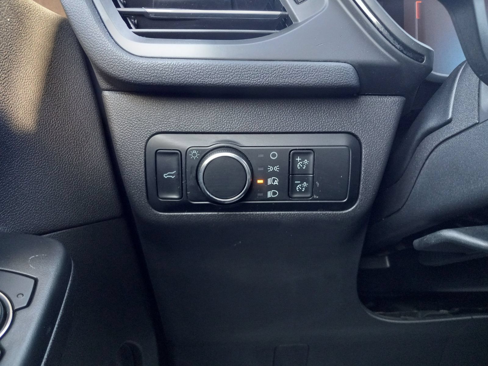 Used 2024 Ford Escape ST-Line w/ Cold Weather Package FWD image 25
