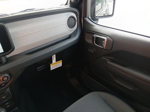 New 2025 Jeep Gladiator Sport image 38