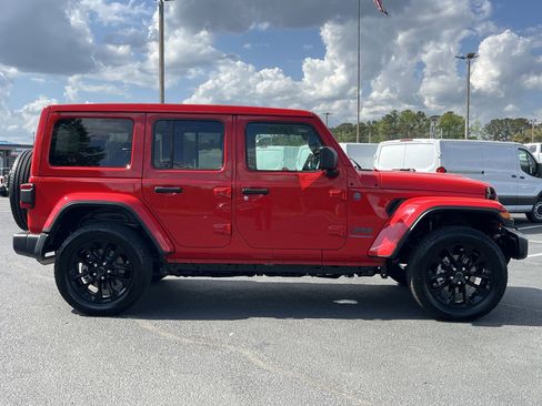 Used 2025 Jeep Wrangler Unlimited Sahara w/ Safety Group image 23