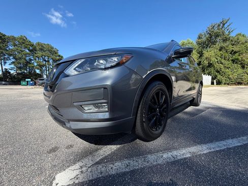 Used 2018 Nissan Rogue SV w/ Premium Package FWD image 29