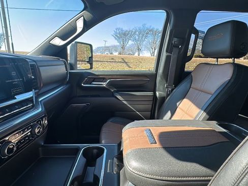 Used 2024 Chevrolet Silverado 2500 High Country w/ High Country Premium Package image 15