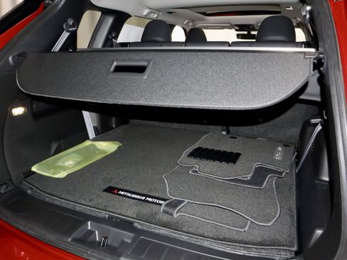 New 2026 Mitsubishi Outlander SE image 12