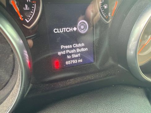 Used 2020 Jeep Gladiator Sport AWD/4WD image 15