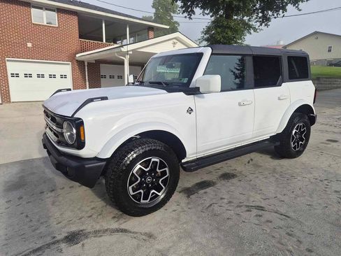 Used 2023 Ford Bronco Outer Banks AWD/4WD image 1