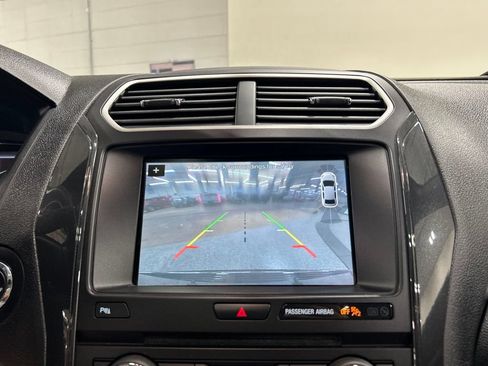 Used 2018 Ford Explorer XLT w/ Equipment Group 202A AWD/4WD image 19