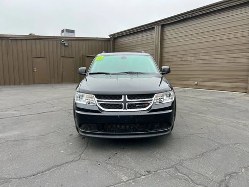 Used 2019 Dodge Journey SE image 2