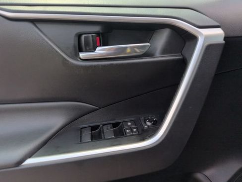 Used 2021 Toyota RAV4 XLE FWD image 15