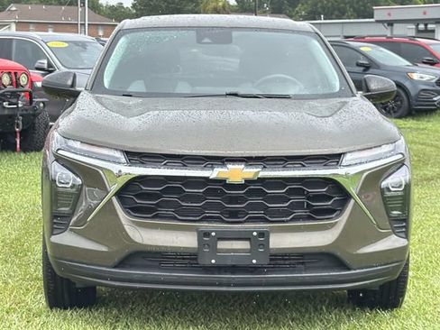 Used 2024 Chevrolet Trax LS FWD image 3
