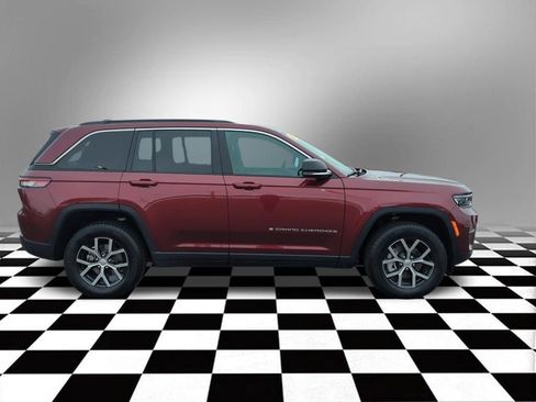 Used 2025 Jeep Grand Cherokee Limited w/ Trailer Tow Package image 6