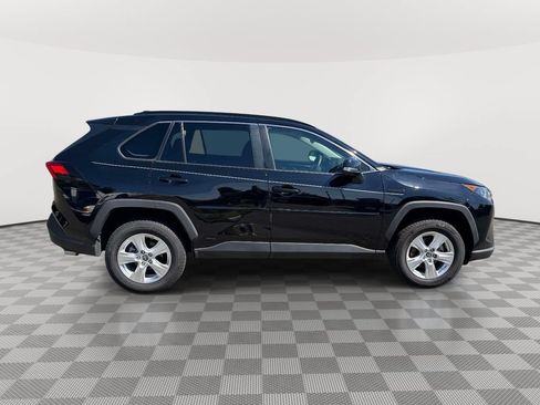 Used 2021 Toyota RAV4 LE AWD/4WD image 2