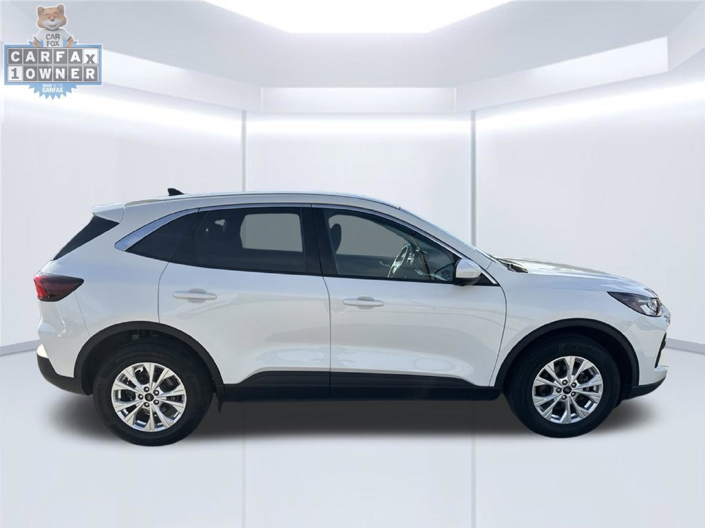 Used 2023 Ford Escape Active w/ Tech Pack #2 AWD/4WD image 2