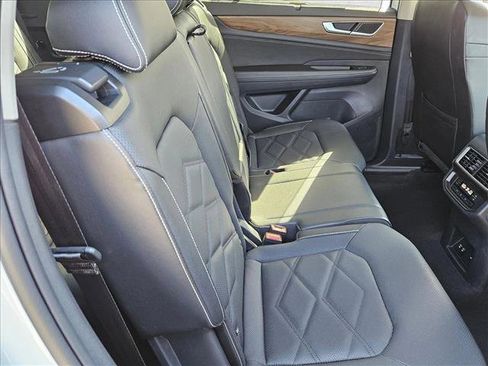 Used 2025 Volkswagen Atlas SE image 22