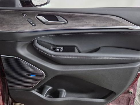 Used 2022 Jeep Grand Cherokee Overland w/ Luxury Tech Group IV image 36