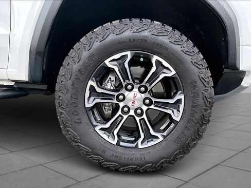 Used 2023 GMC Canyon AT4 w/ AT4 Premium Package image 11