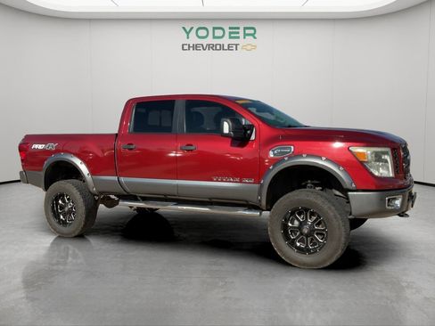 Used 2017 Nissan Titan PRO-4X w/ Pro-4x Convenience Package AWD/4WD image 3