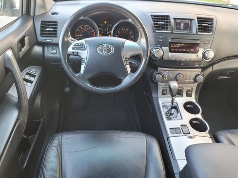 Used 2011 Toyota Highlander SE image 12