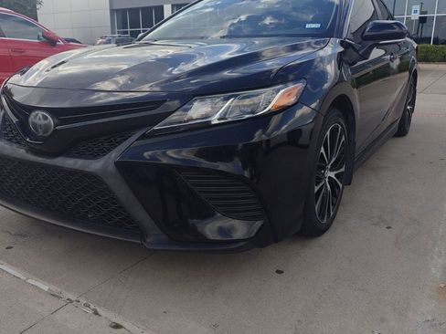 Used 2020 Toyota Camry SE w/ Convenience Package image 3