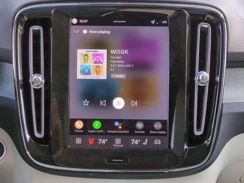 New 2026 Volvo XC40 B5 Ultra w/ Protection Package Premier image 16