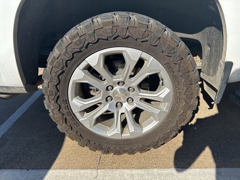 Used 2022 Chevrolet Silverado 1500 LTZ image 6