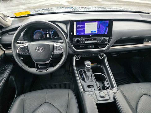 Certified 2024 Toyota Grand Highlander Limited image 24