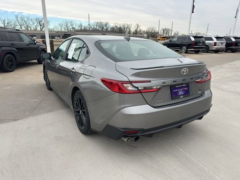 Used 2025 Toyota Camry SE image 6