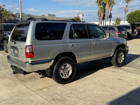 Used 2002 Toyota 4Runner SR5 image 11