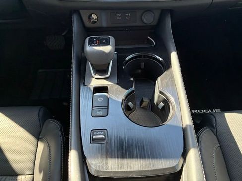 Certified 2025 Nissan Rogue Platinum w/ Platinum Premium Package image 16