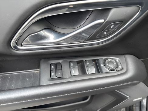 Used 2023 Chevrolet Suburban LT image 13