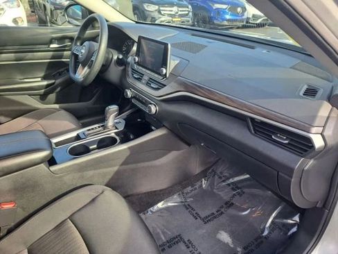 Used 2024 Nissan Altima 2.5 SV FWD image 16