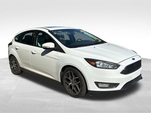Used 2018 Ford Focus SEL w/ Cold Weather Package FWD image 2