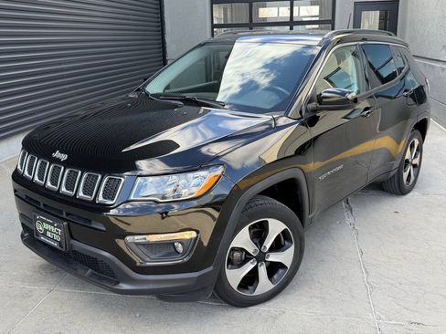 Used 2019 Jeep Compass Latitude w/ Popular Equipment Group AWD/4WD image 2