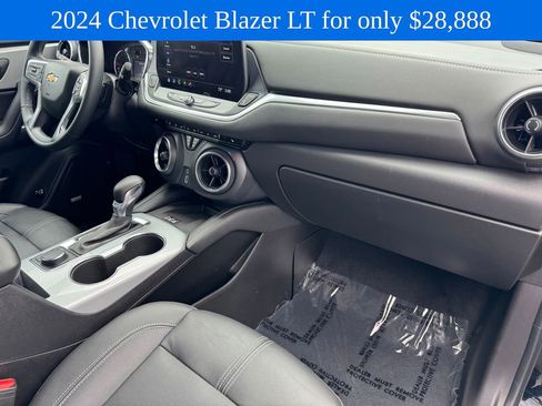 Used 2024 Chevrolet Blazer LT w/ Sound & Technology Package FWD image 8