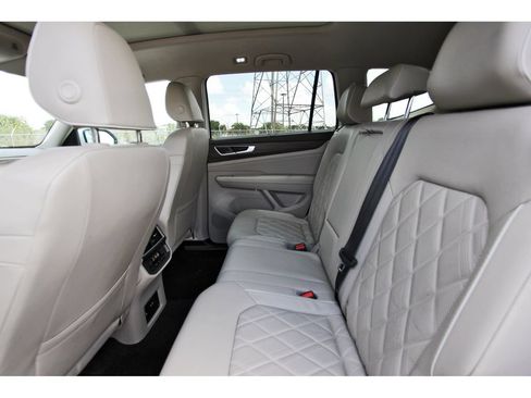 Used 2024 Volkswagen Atlas SEL Premium R-Line AWD/4WD image 32