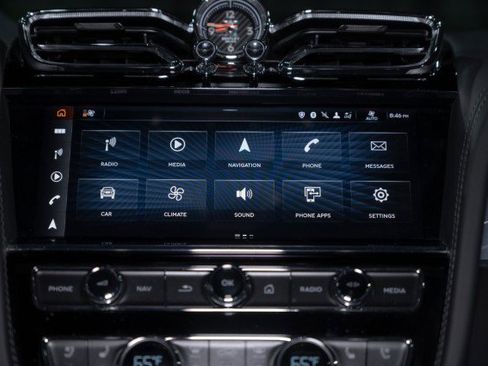 Used 2023 Bentley Bentayga Plug-In Hybrid image 18