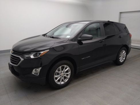 Used 2021 Chevrolet Equinox LS w/ LS Convenience Package image 2
