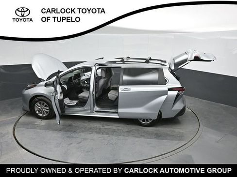 Used 2025 Toyota Sienna LE image 52