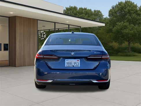 Used 2025 BMW 530i image 9