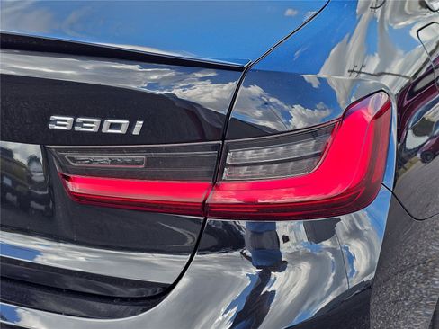 Used 2022 BMW 330i xDrive Sedan w/ Driving Assistance Package AWD/4WD image 9