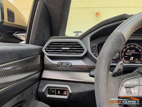 Used 2024 Lamborghini Urus Performante AWD/4WD image 18