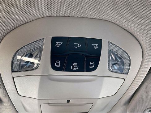 Used 2021 Chrysler Pacifica Touring w/ Cold Weather Group FWD image 35