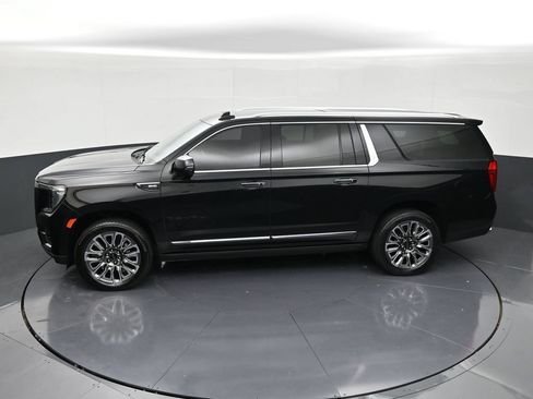 Used 2023 GMC Yukon XL Denali Ultimate AWD/4WD image 13