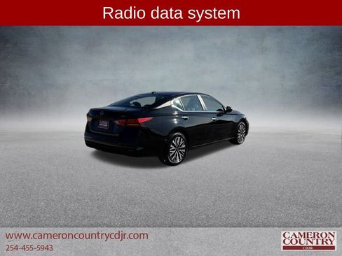 Used 2024 Nissan Altima 2.5 SV image 3