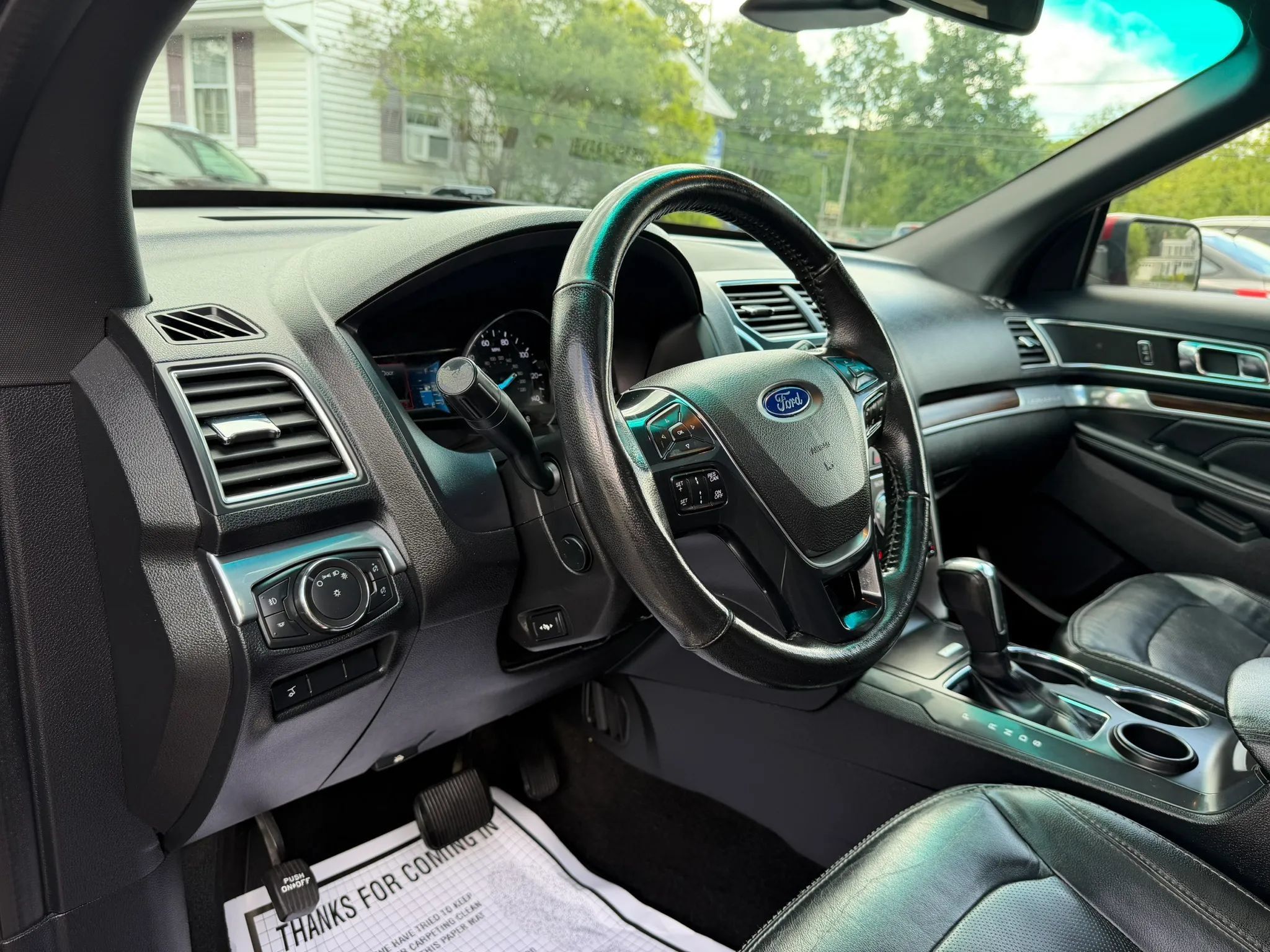 Used 2016 Ford Explorer Limited w/ Equipment Group 301A FWD image 10