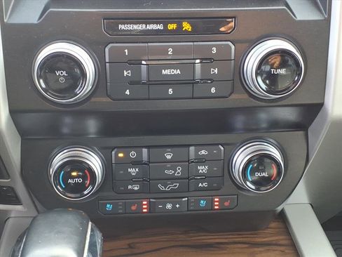 Used 2020 Ford F150 Lariat w/ Equipment Group 502A Luxury image 8