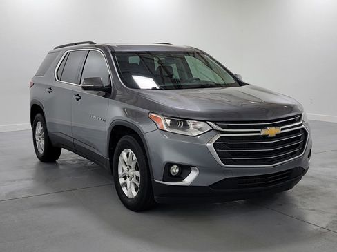 Used 2020 Chevrolet Traverse LT image 2