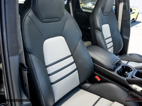 Used 2023 Porsche Cayenne Turbo AWD/4WD image 28