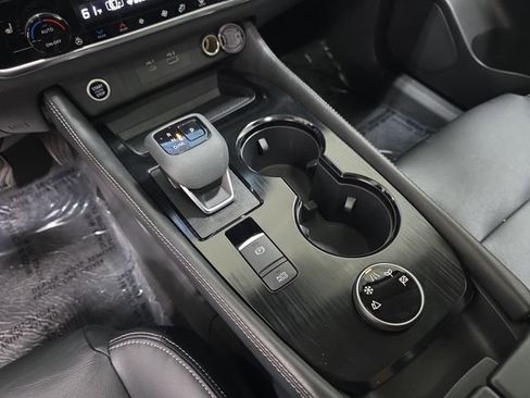 Used 2023 Nissan Rogue SL w/ SL Premium Package image 25