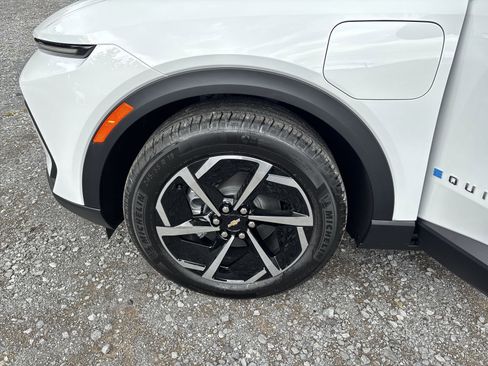 New 2026 Chevrolet Equinox EV LT image 10