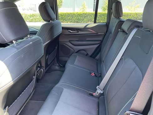 Used 2025 Jeep Grand Cherokee Laredo X w/ Luxury Tech Group I AWD/4WD image 15